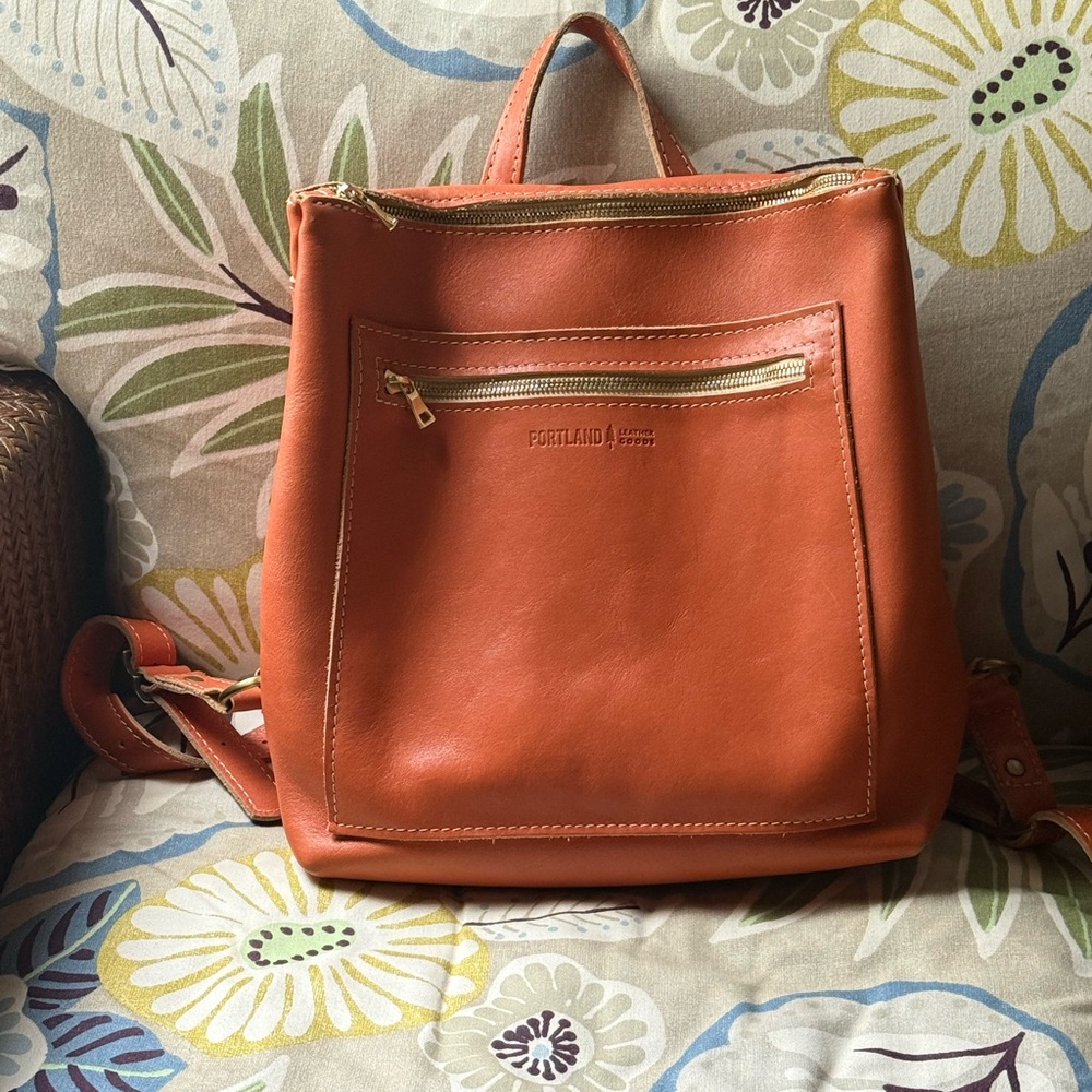 Portland Leather Classic Tote Backpack in Satsuma